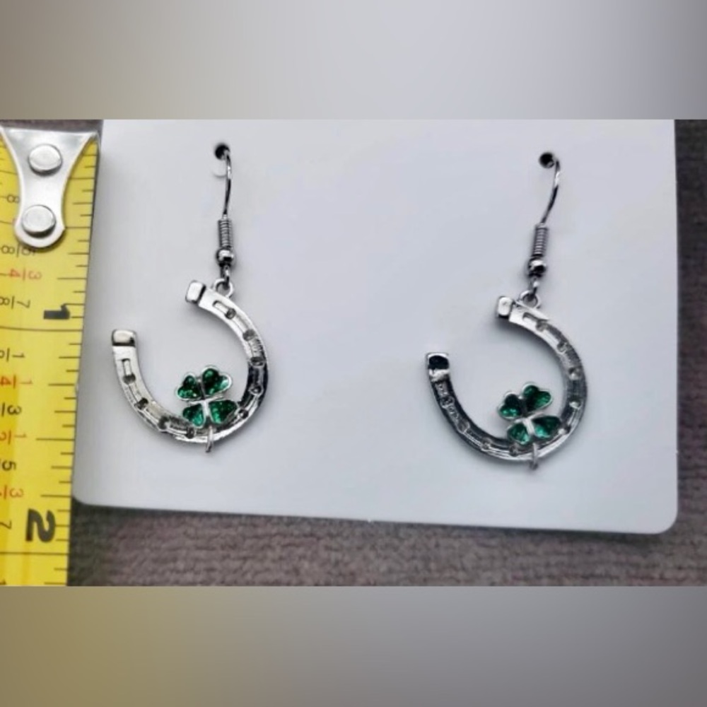 🍀 Lucky Horseshoe Earrings NWT - Picture 3 of 9